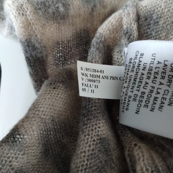 Banana Republic MadMen Animal Print V Neck Cardigan Small Long Sleeve Button Up - Picture 5 of 9